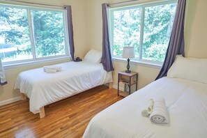 3 bedrooms, WiFi, bed sheets - Cozy Huguenot Hideaway (Huguenot)