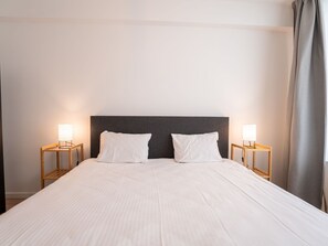2 Schlafzimmer, Schreibtisch, Internetzugang