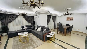 Smart TV - Your Home Flat in Cairo (Cairo Governorate)