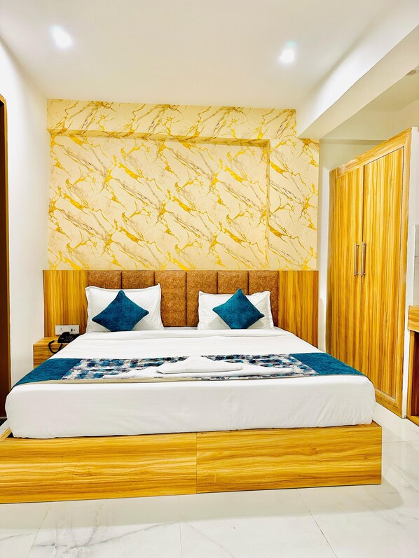 Luxury Double Room, Balcony, City View