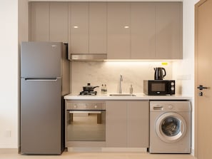 Fridge, microwave, stovetop, electric kettle