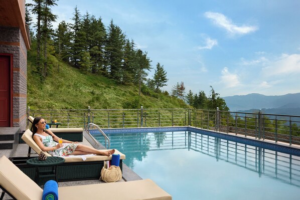 Outdoor pool, lifeguards on site