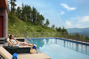 Outdoor pool, lifeguards on site