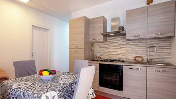 Réfrigérateur, four, lave-vaisselle