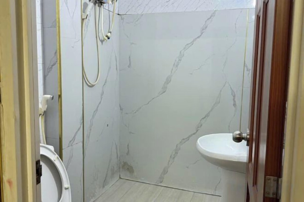 Bilik Mandi | Pancuran mandi, kelengkapan dandanan diri percuma, pengering rambut 