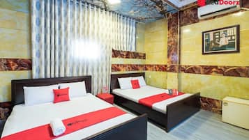 Escritorio, wifi gratis y ropa de cama