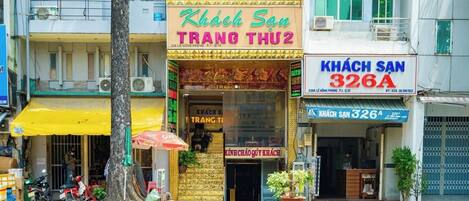 A building with a storefront named 'Khách San Trang Thu2'.