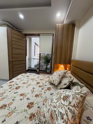 1 bedroom, WiFi, bed sheets