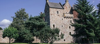 Historic 6-Bedrooms Castle Retreat