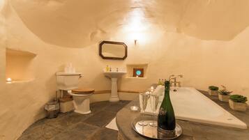 Apartment, Garden View | Bathroom | Bathtub, hair dryer, towels, soap