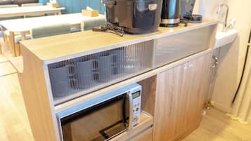 Full-sized fridge, microwave, stovetop, cookware/dishes/utensils