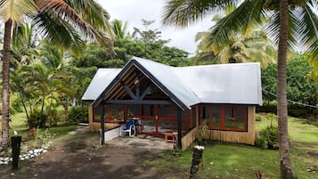 Phòng dành cho gia đình, máy điều hòa, quang cảnh biển | Bàn ủi/dụng cụ ủi quần áo