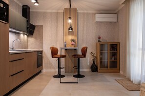 Fridge, microwave, oven, stovetop - Spirit apartment in the heart of Burgas, next to the best city beach (Burgas)