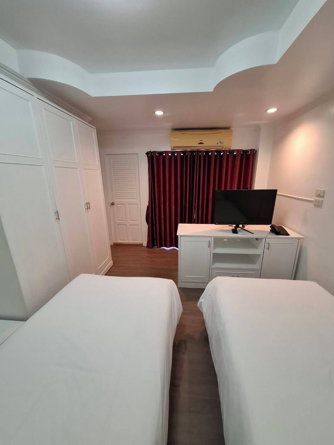 Family Room, 2 Bedrooms