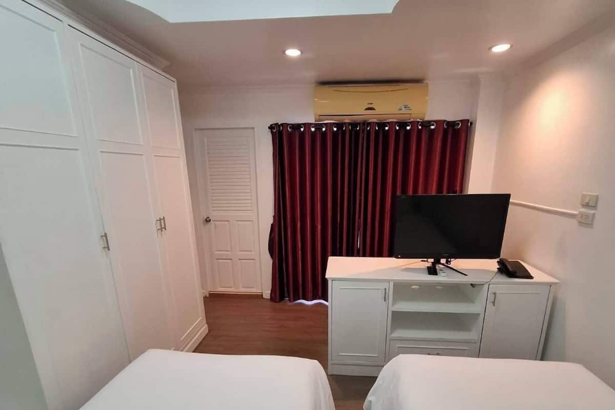 Chambre Familiale, 2 chambres | Bureau, Wi-Fi gratuit, draps fournis