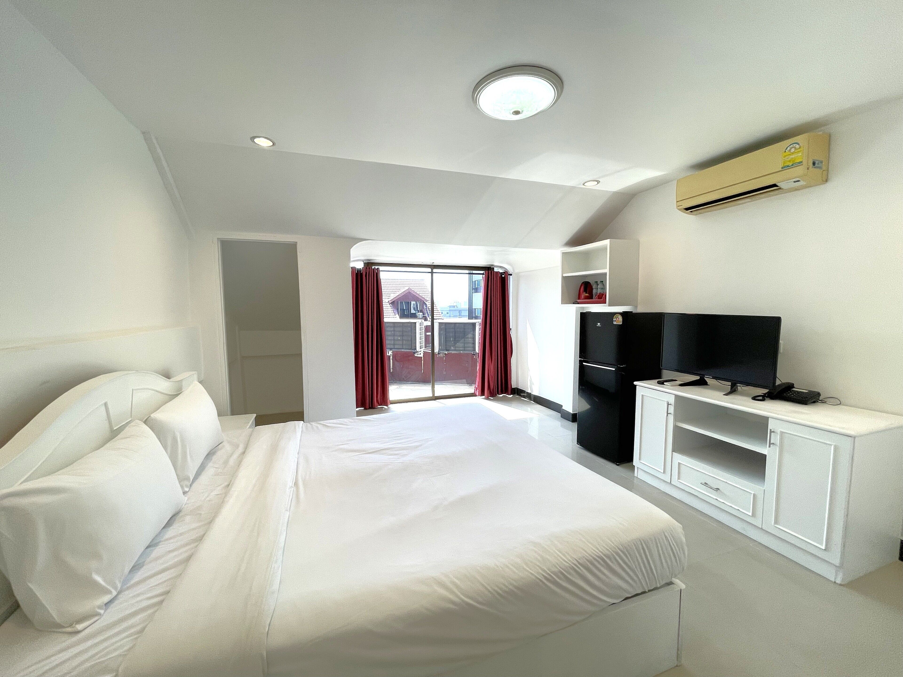 Habitación Confort, 1 cama de matrimonio, no fumadores, vistas a la piscina | Escritorio, wifi gratis, ropa de cama