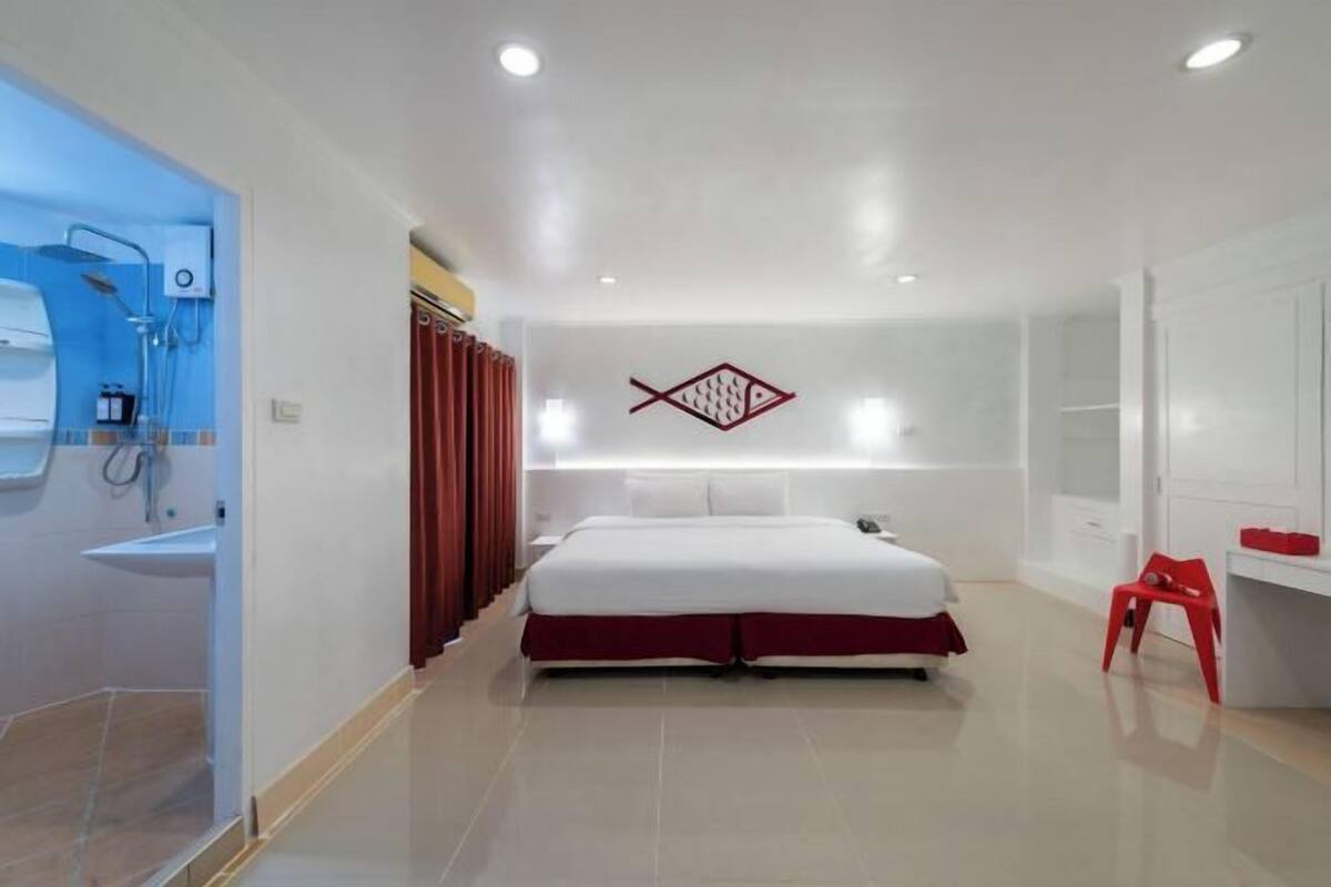 Desk, free WiFi, bed sheets