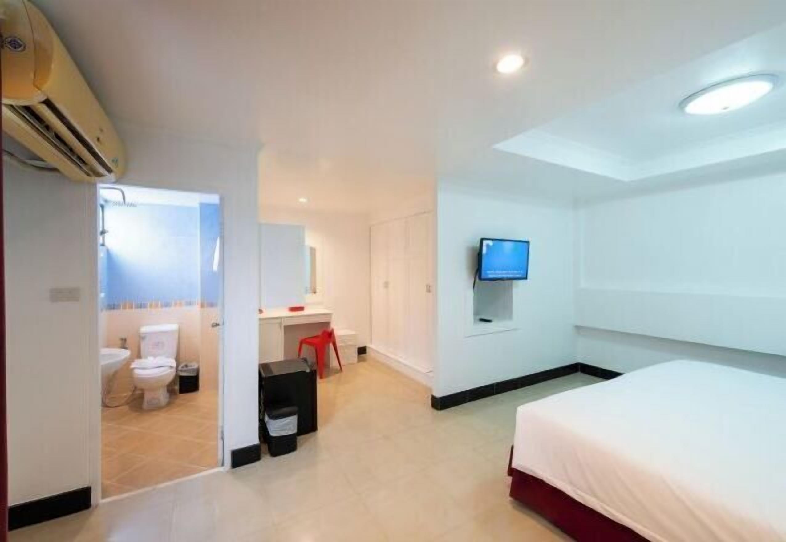 Desk, free WiFi, bed sheets