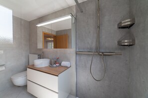 Shower, hair dryer, towels, toilet paper