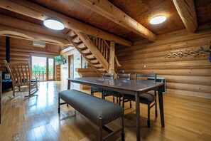 Étkezés a szobában