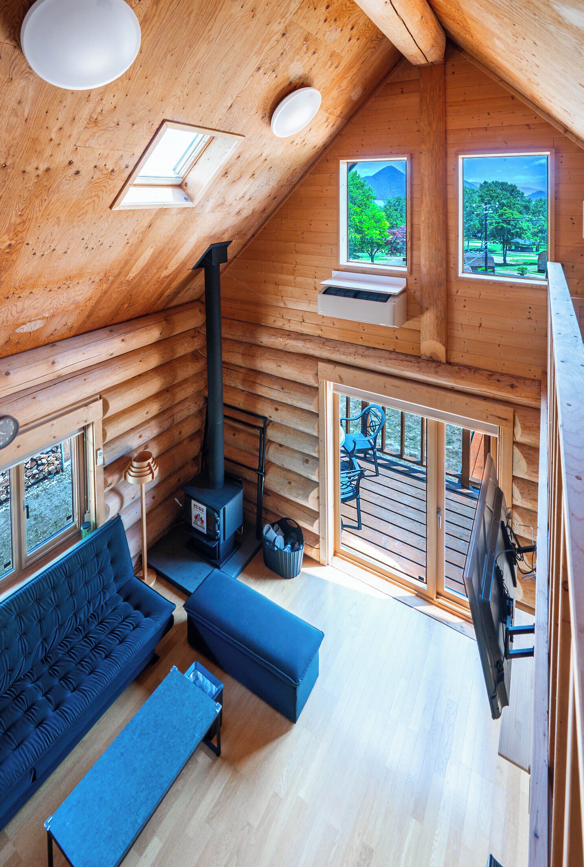 Setrika/meja setrika, Wi-Fi gratis, dan seprai linen