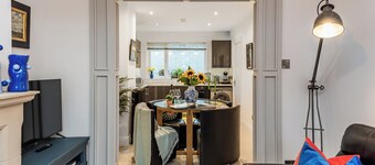 River View Terrace - charming home with river views - availability for The Open