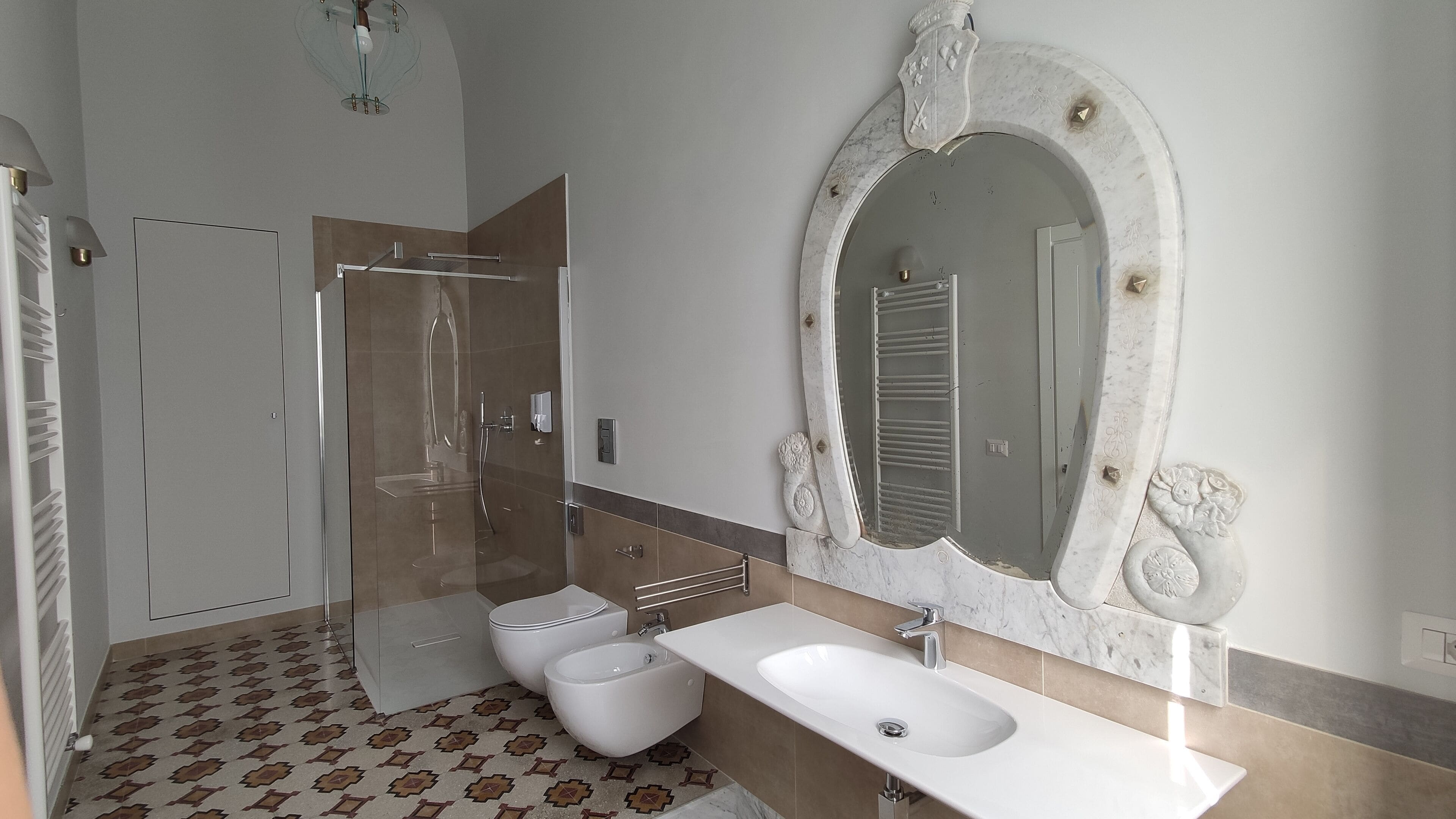 Superior-lejlighed - balkon - byudsigt | Badeværelse | Bruser, brusehoved med spredningseffekt, hårtørrer, bidet