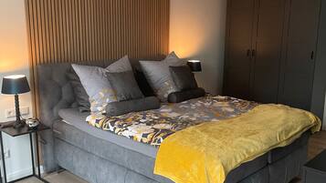 1 slaapkamer, een strijkplank/strijkijzer, wifi, beddengoed