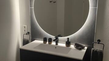 Doccia, asciugacapelli, asciugamani