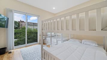 3 bedrooms, desk, iron/ironing board, travel crib