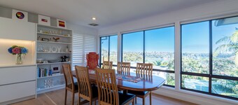 Roomy Duplex with water views. Steps away from Castle Rock Beach