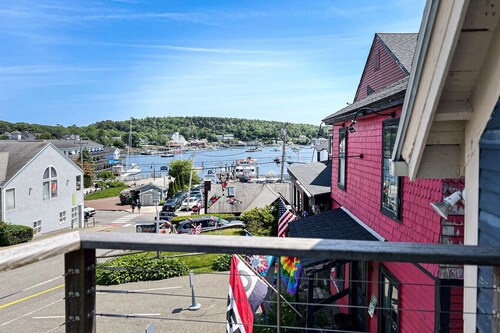 Downtown Boothbay Harbor Studio – Ocean Views, Dog-Friendly, Walk to Pier