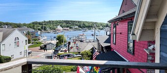 Downtown Boothbay Harbor Studio – Ocean Views, Dog-Friendly, Walk to Pier