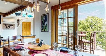 Downtown Boothbay 3BR – Harbor Views, Private Deck, Walk Everywhere