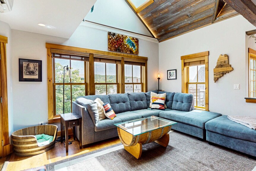 Downtown Boothbay 3br Harbor Views, Private Deck, Walk Everywhere - Boothbay Harbor, ME