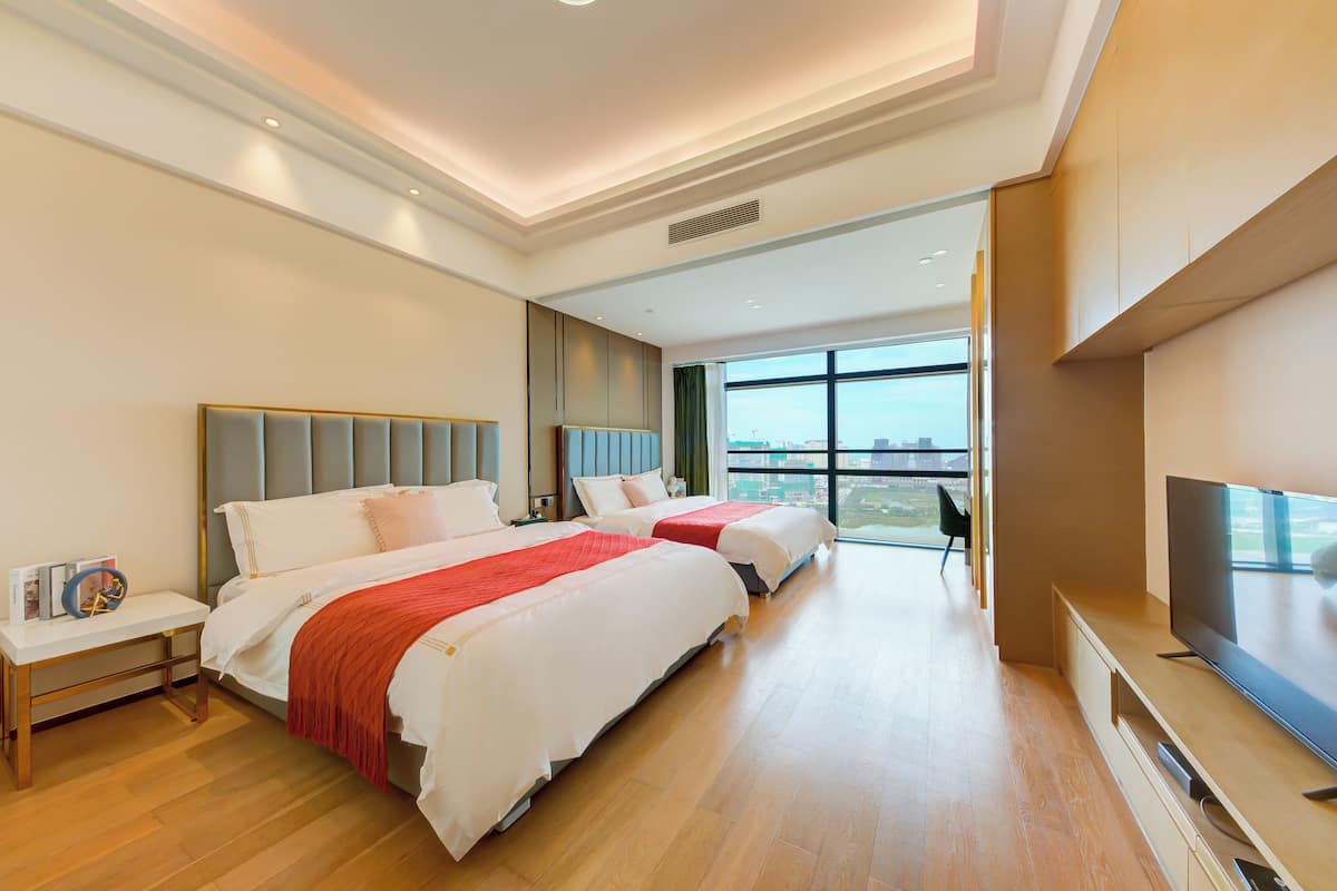 Elite Twin Room, City View | Desk, laptop workspace, free WiFi