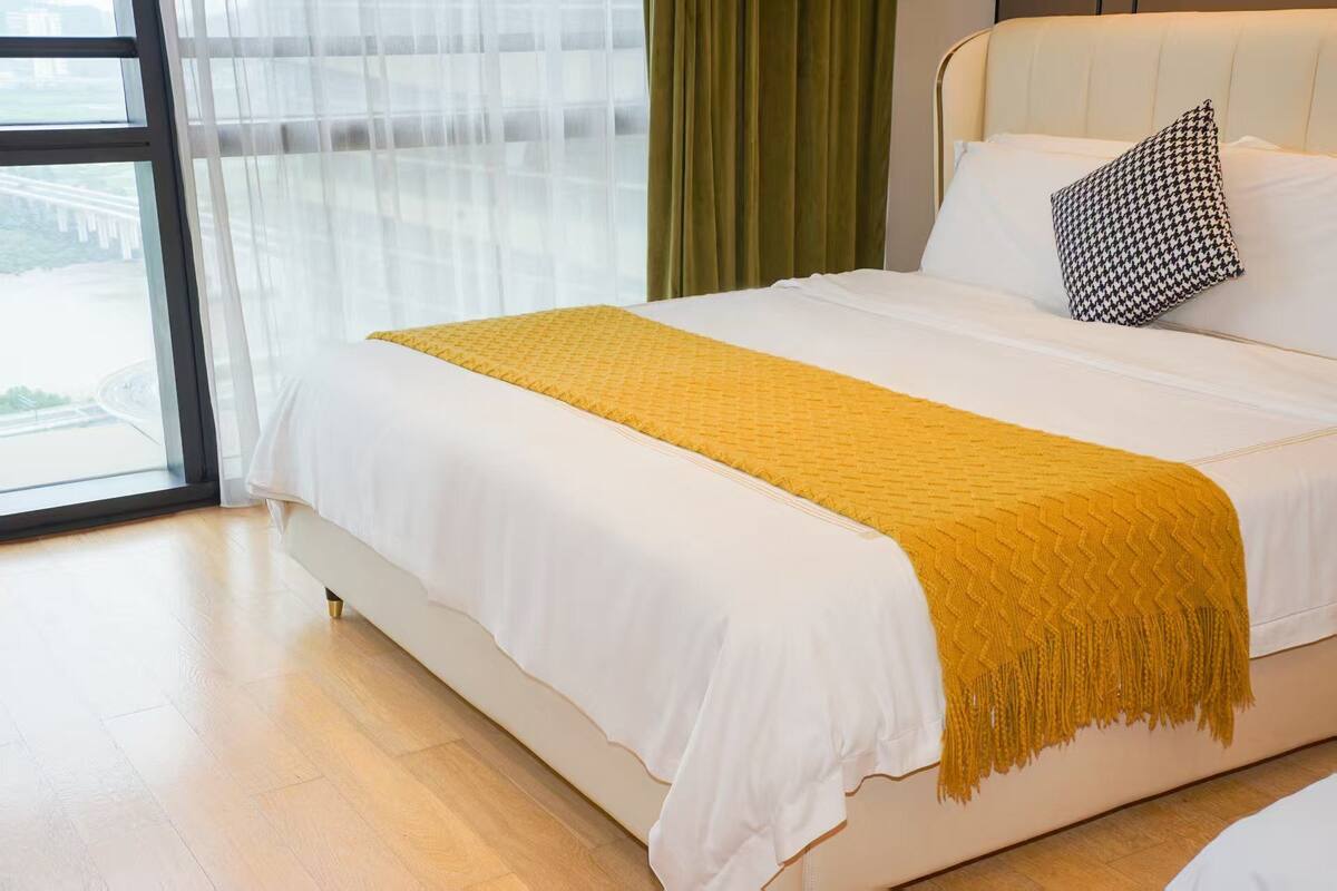 Luxury Twin Room, City View