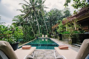 Kolam renang terbuka 