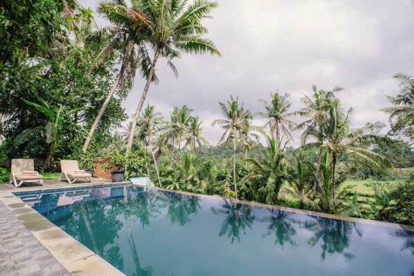 Kolam renang terbuka 