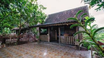 Anggrek Wooden Suite | Terrace/patio