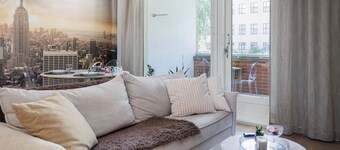 2BR Downtown Apt – Sauna & Sea Views