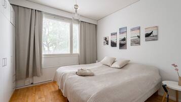 1 bedroom, desk, free WiFi, bed sheets