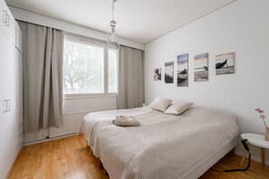 1 bedroom, desk, free WiFi, bed sheets