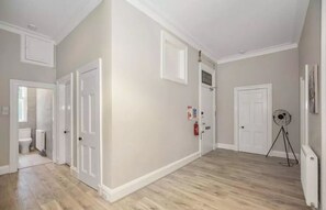 Exterior - Spacious 3-Bedroom Flat in Charming Bruntsfield (Edinburgh)