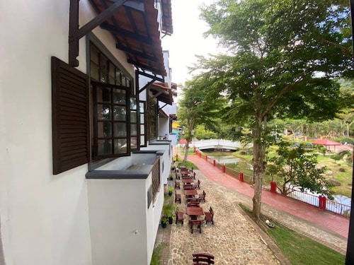 Capital O 91179 Geopark Oriental Village