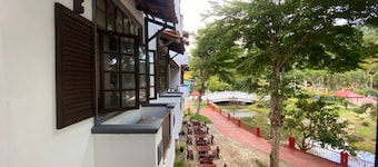 Capital O 91179 Geopark Oriental Village