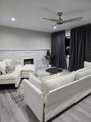 TV, fireplace