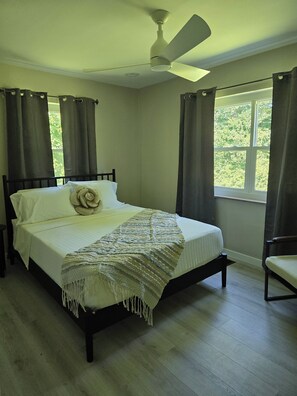 3 bedrooms, desk, iron/ironing board, travel crib