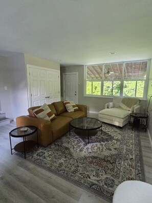 Smart TV, fireplace - 3-bedroom house in wonderful Cincinnati with AC, WiFi (Cincinnati)