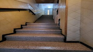 A staircase with a handrail, leading to a door at the top. - Seaside Apartment Las Palmas Near Playa Canteras (Las Palmas de Gran Canaria)